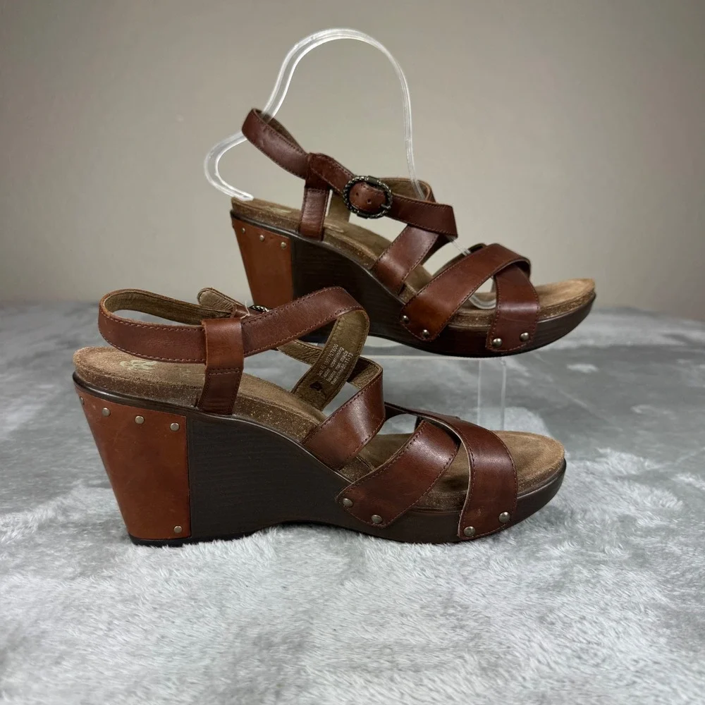 Dansko Women's Size 40(9.5-10) Brown Leather Wedge Sandals Strappy Studded Boho